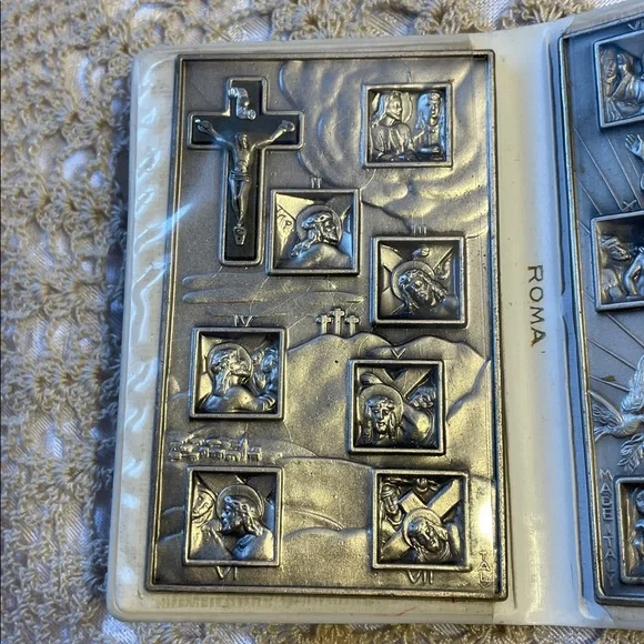 Vintage 14 Stations.  Way of the cross.  Rome Pocket Religious Icon Book. - Picture 2 of 4